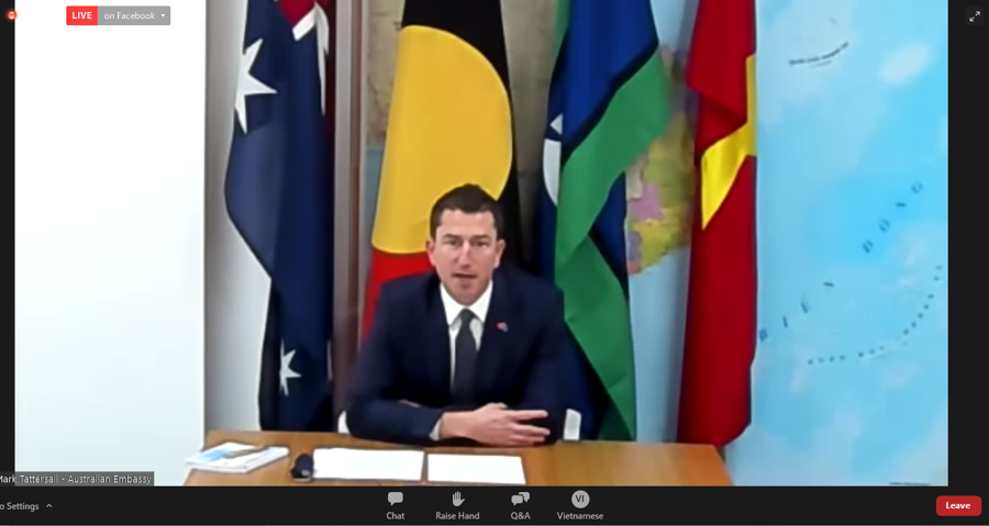 Phó Đại sứ Australia phát biểu tại hội thảo.