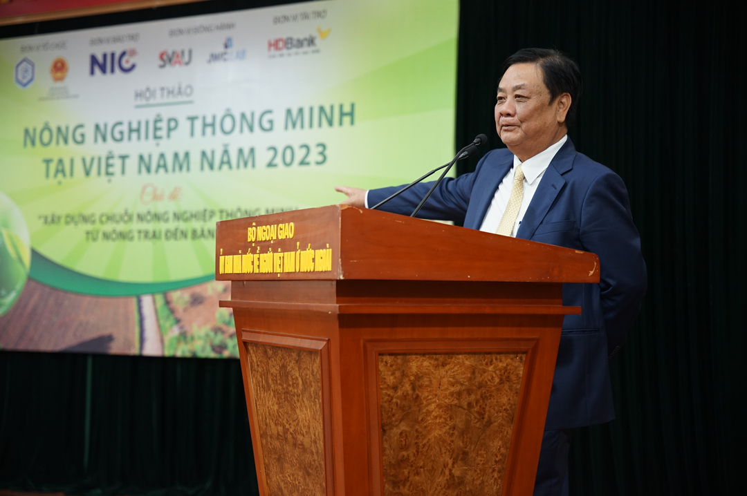 Description: Bộ trưởng NN-PTNT Lê Minh Hoan nhấn mạnh hai yếu tố thời cơ và thách thức trong cách tiếp cận chuỗi nông nghiệp thông minh tại Việt Nam. Ảnh: Linh Linh.&nbsp;