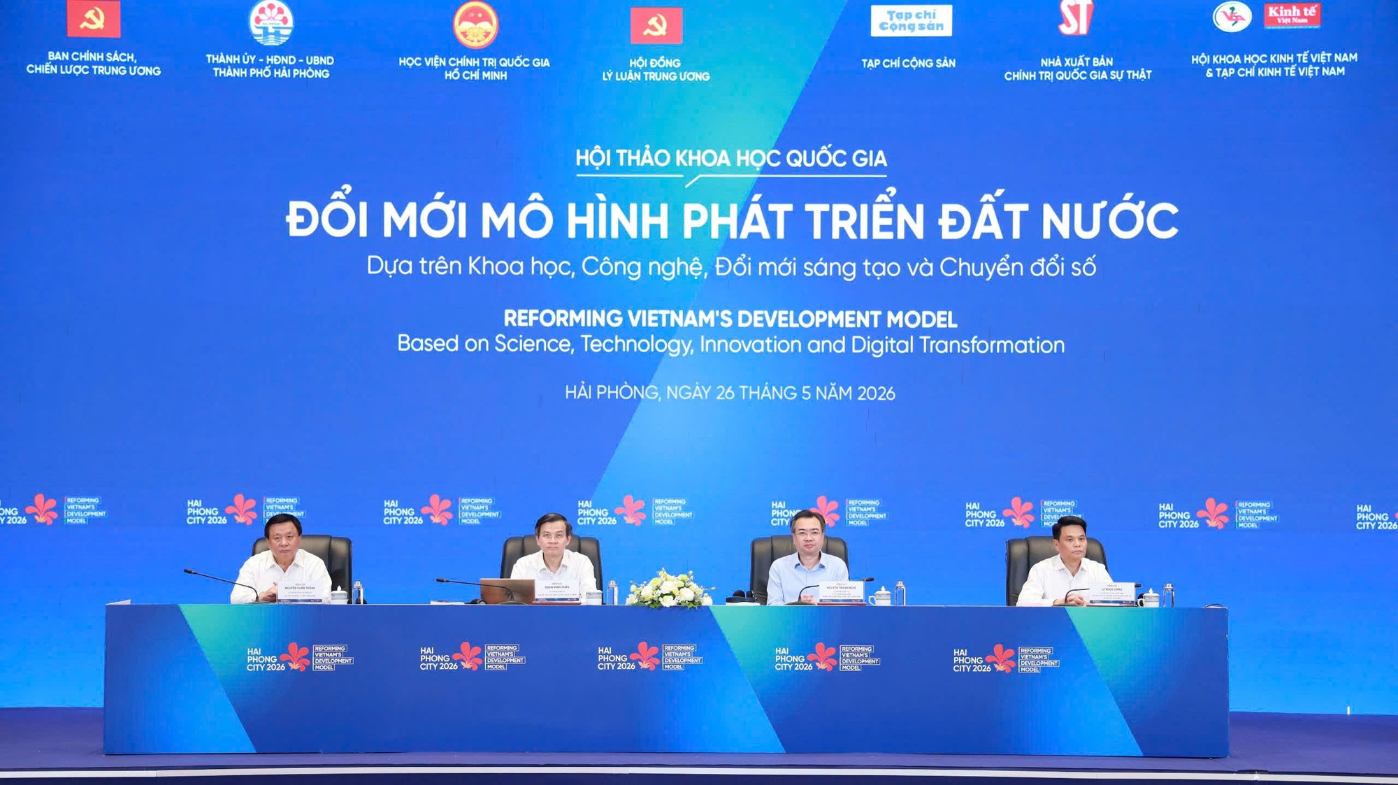 Đổi mới m&ocirc; h&igrave;nh ph&aacute;t triển đất nước dựa tr&ecirc;n khoa học, c&ocirc;ng nghệ, đổi mới s&aacute;ng tạo v&agrave; chuyển đổi số