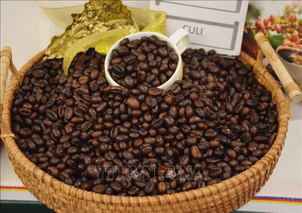 Gi&aacute; c&agrave; ph&ecirc; phục hồi, nguồn cung to&agrave;n cầu tiếp tục g&acirc;y &aacute;p lực