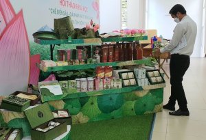 Chế biến s&acirc;u &ndash; giải ph&aacute;p n&acirc;ng cao thu nhập cho n&ocirc;ng d&acirc;n trồng sen