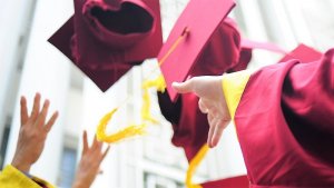 Lựa chọn điểm đến của nghi&ecirc;n cứu sinh Việt Nam: Những động cơ chi phối