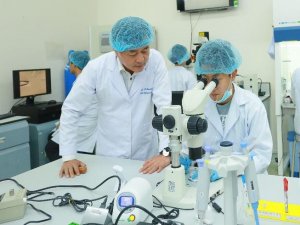 C&ugrave;ng thầy tr&ograve; GS Nguyễn Văn Thuận chờ `khai sinh` b&ograve; nh&acirc;n bản