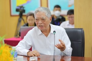 PGS.TS B&ugrave;i B&aacute; Bổng g&oacute;p &yacute; ph&aacute;t triển cơ giới sản xuất l&uacute;a 
