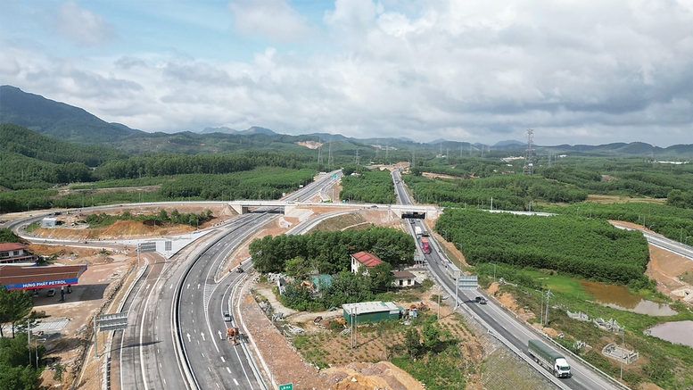 Hạ tầng li&ecirc;n kết v&ugrave;ng v&agrave; &lsquo;chiếc thang x&atilde; hội&rsquo; mới cho người d&acirc;n n&ocirc;ng th&ocirc;n