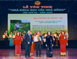 Thạc sỹ Nguyễn Văn Chương được t&ocirc;n vinh l&agrave; &ldquo;Nh&agrave; khoa học của Nh&agrave; n&ocirc;ng&rdquo; năm 2020
