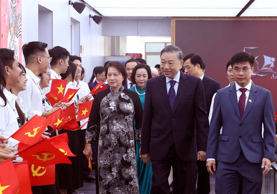 Đổi mới tư duy thu h&uacute;t, trọng dụng v&agrave; ph&aacute;t triển nh&acirc;n t&agrave;i: Từ ch&iacute;nh s&aacute;ch nh&acirc;n sự đến quản trị nh&acirc;n t&agrave;i phục vụ ph&aacute;t triển đất nước