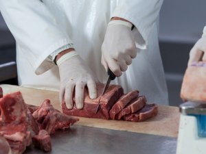 C&aacute;c nh&agrave; nghi&ecirc;n cứu ph&aacute;t triển lớp phủ bề mặt để giảm nguy cơ &ocirc; nhiễm thực phẩm v&agrave; hỗ trợ l&agrave;m chậm sự l&acirc;y lan của đại dịch COVID-19
