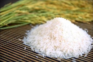 Thị trường l&uacute;a gạo ng&agrave;y 4/11: Gi&aacute; gạo nguy&ecirc;n liệu giảm