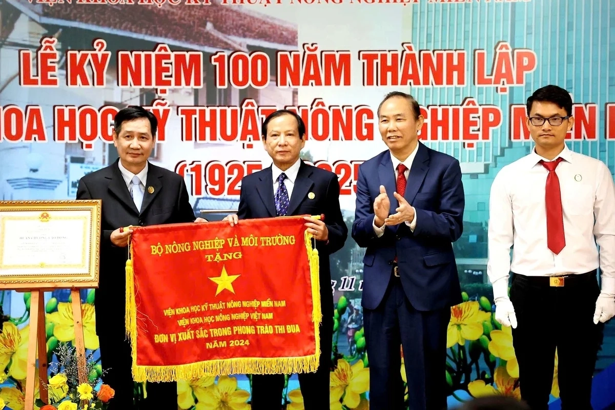 IAS kỷ niệm 100 năm th&agrave;nh lập v&agrave; đ&oacute;n nhận Hu&acirc;n chương Lao động hạng Nhất 