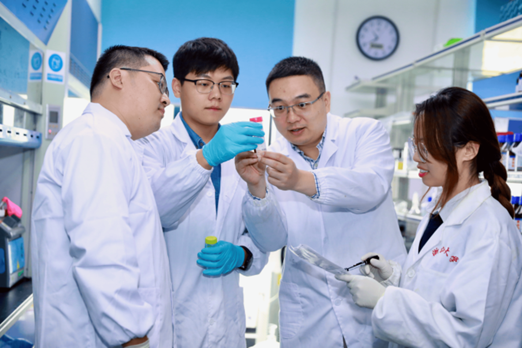 Trung Quốc &aacute;p đảo Mỹ trong xếp hạng chỉ số năng lực nghi&ecirc;n cứu