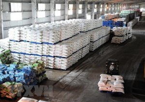 Gi&aacute; ph&acirc;n b&oacute;n trong nước giảm nhẹ nhờ nguồn cung ổn định