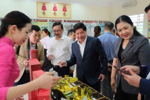 Kết nối sản xuất v&agrave; ti&ecirc;u thụ ch&egrave; chất lượng cao